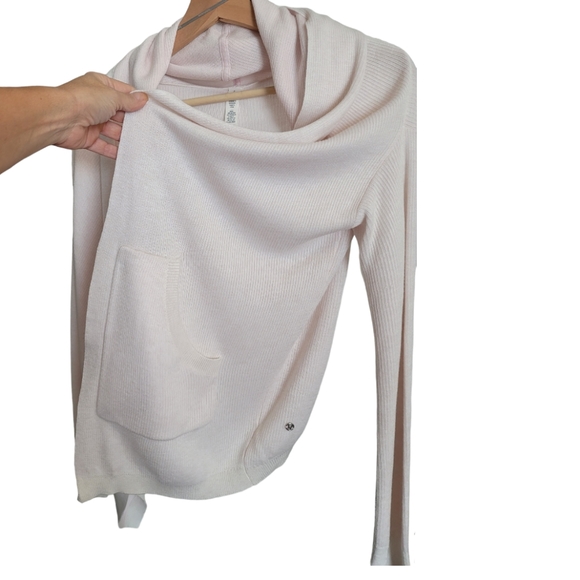 Lululemon Cabin Yogi Wrap in Heathered White / Neutral Blush - Picture 10 of 13